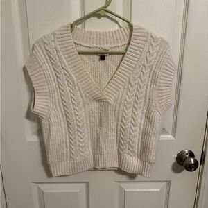 Universal Thread Women's V-Neck Sweater Vest - Cream